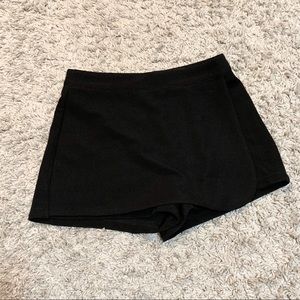 Black skort